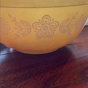 Pyrex bowls